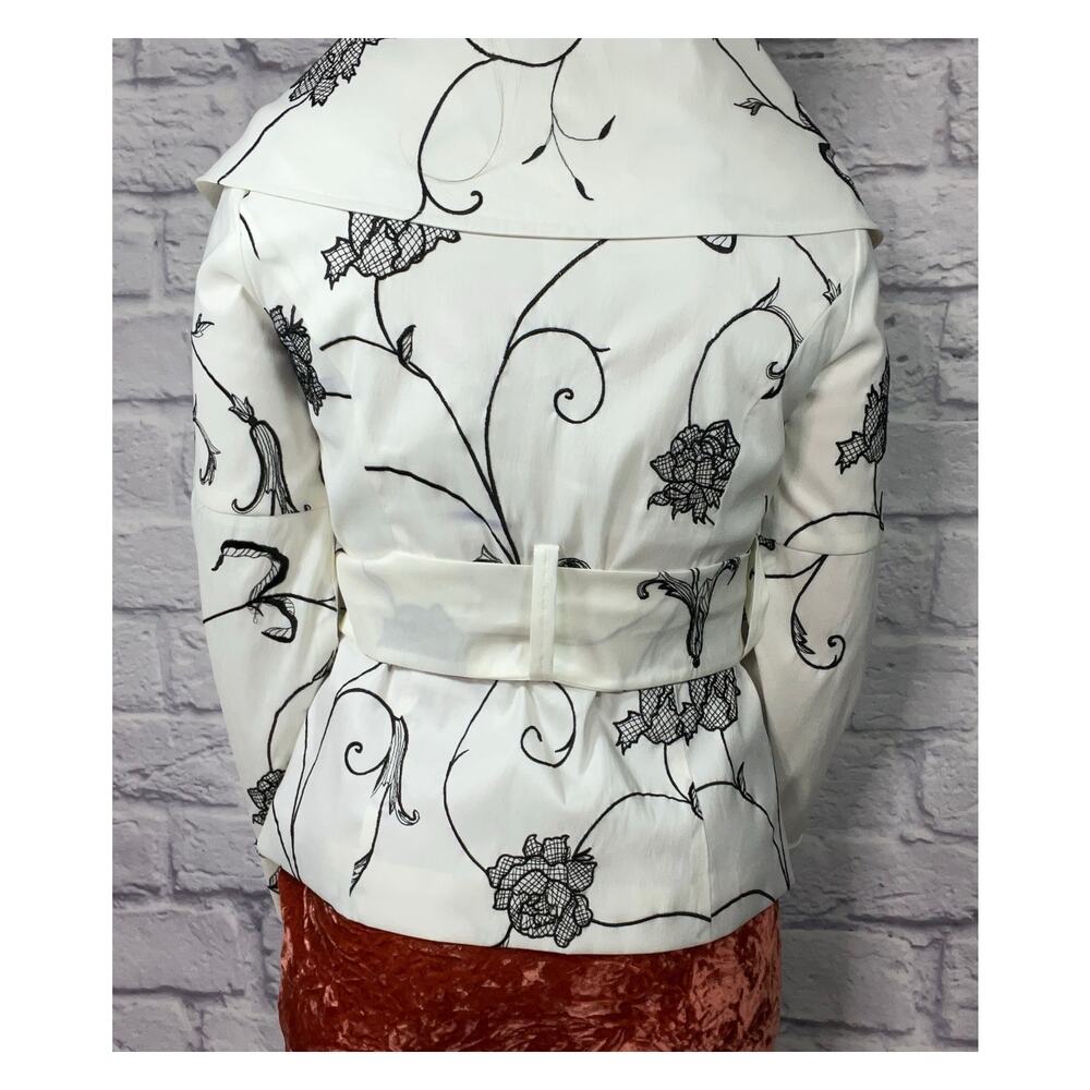 Stunning Avant Garde Black &White Embroidered Sam… - image 4